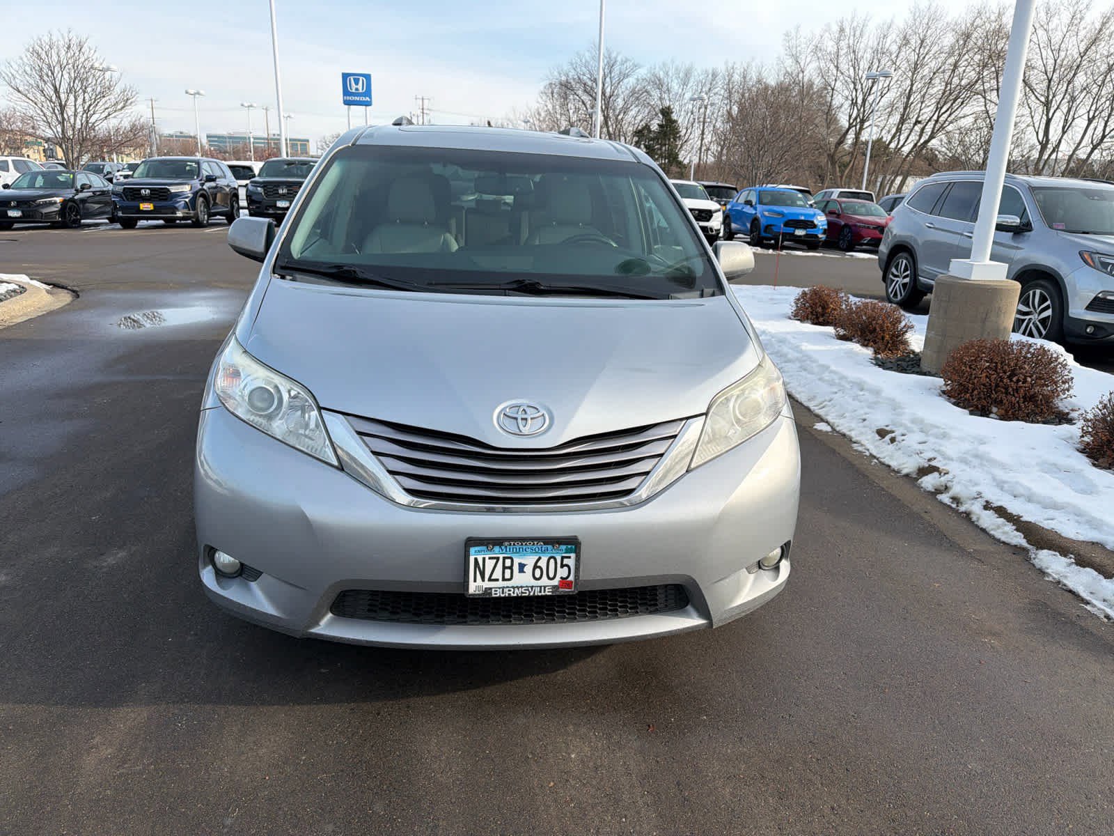 Used 2016 Toyota Sienna XLE with VIN 5TDYK3DC4GS764802 for sale in Hopkins, Minnesota