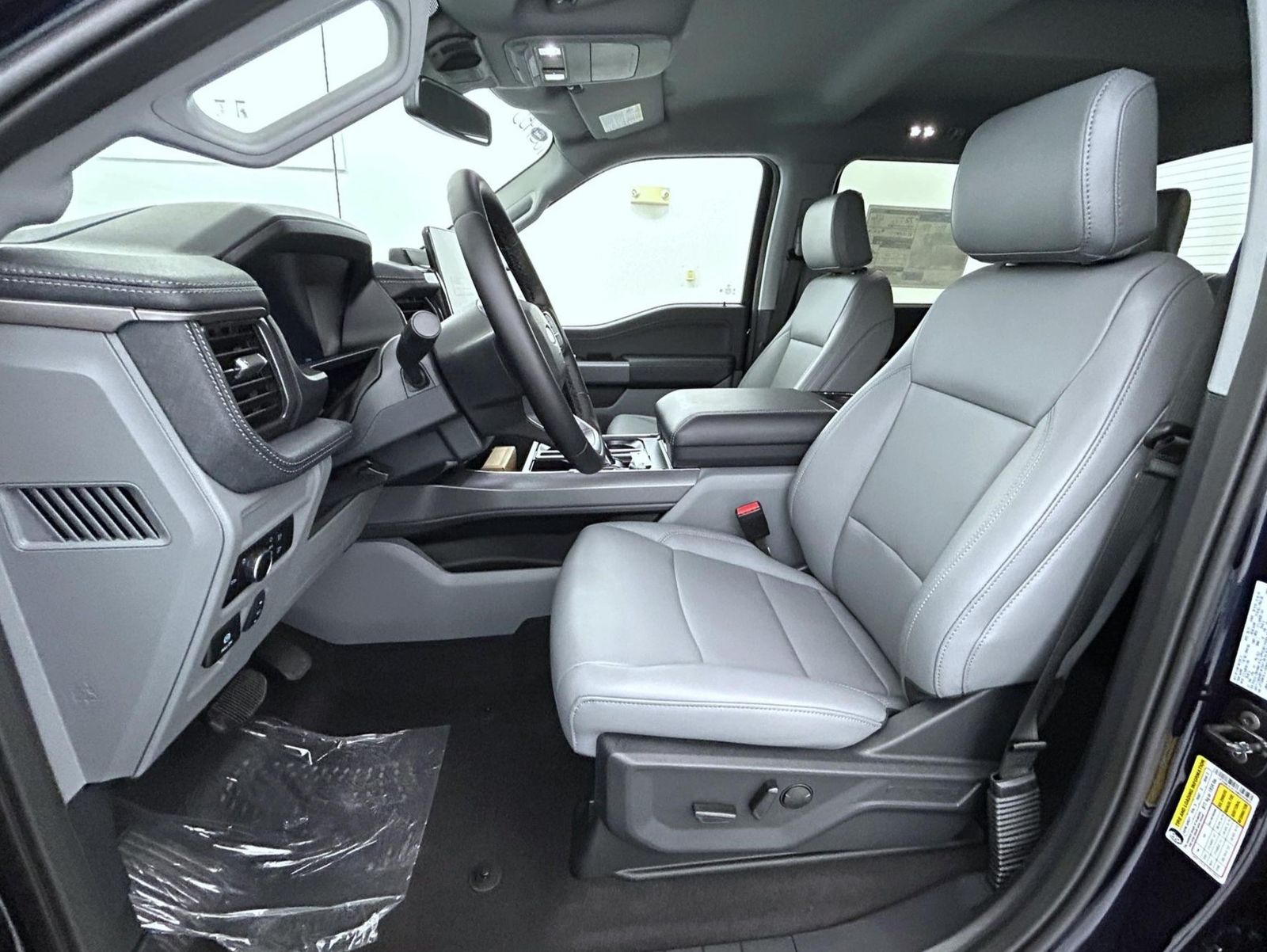 2025 Ford F-150 Lightning photo 8