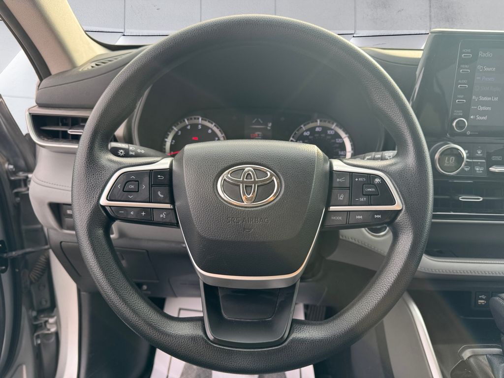 2022 Toyota Highlander L photo 9