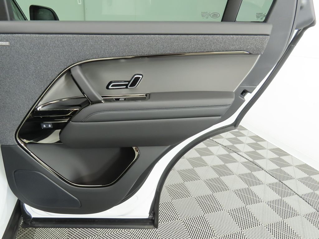 2025 Land Rover Range Rover Sport SE photo 24