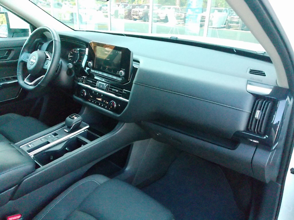 2023 Nissan Pathfinder SV photo 13