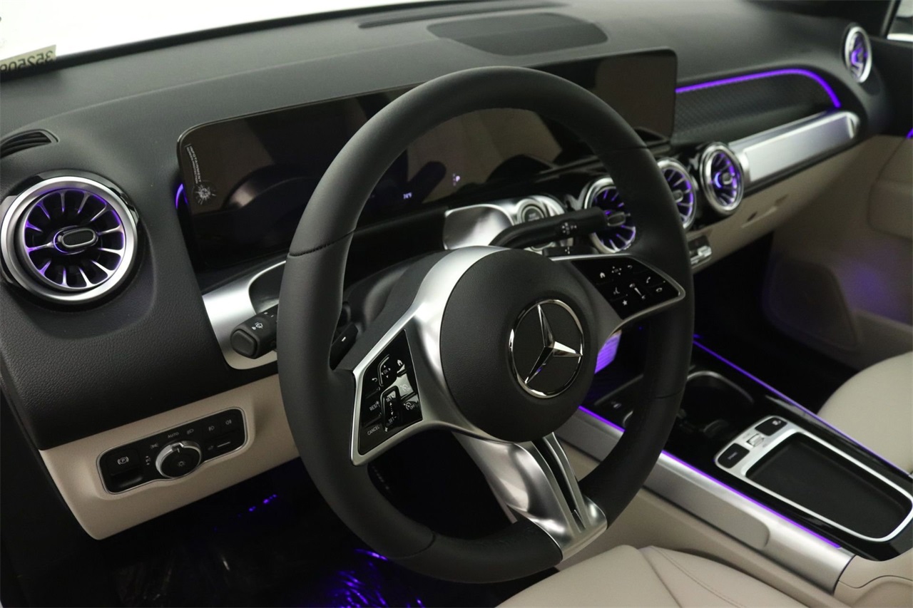 2025 Mercedes Benz GLB 250 photo 3