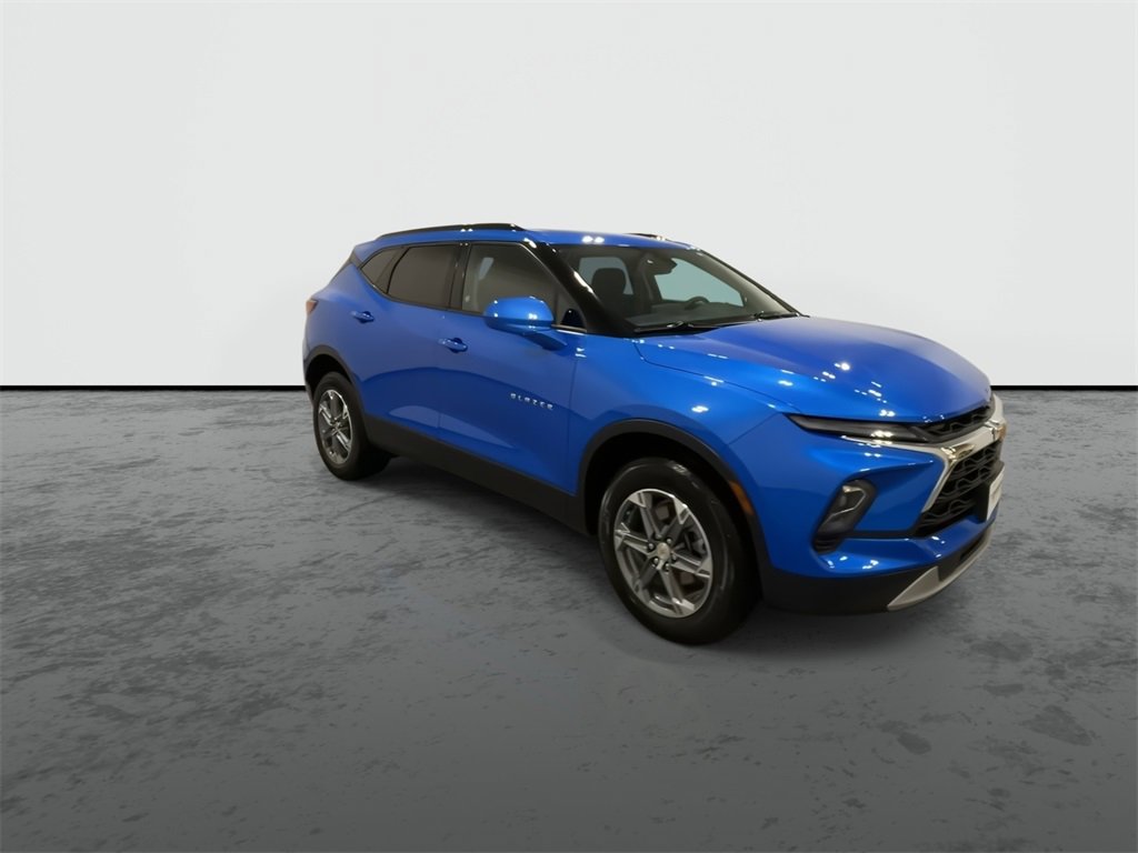 2024 Chevrolet Blazer 2LT photo 2