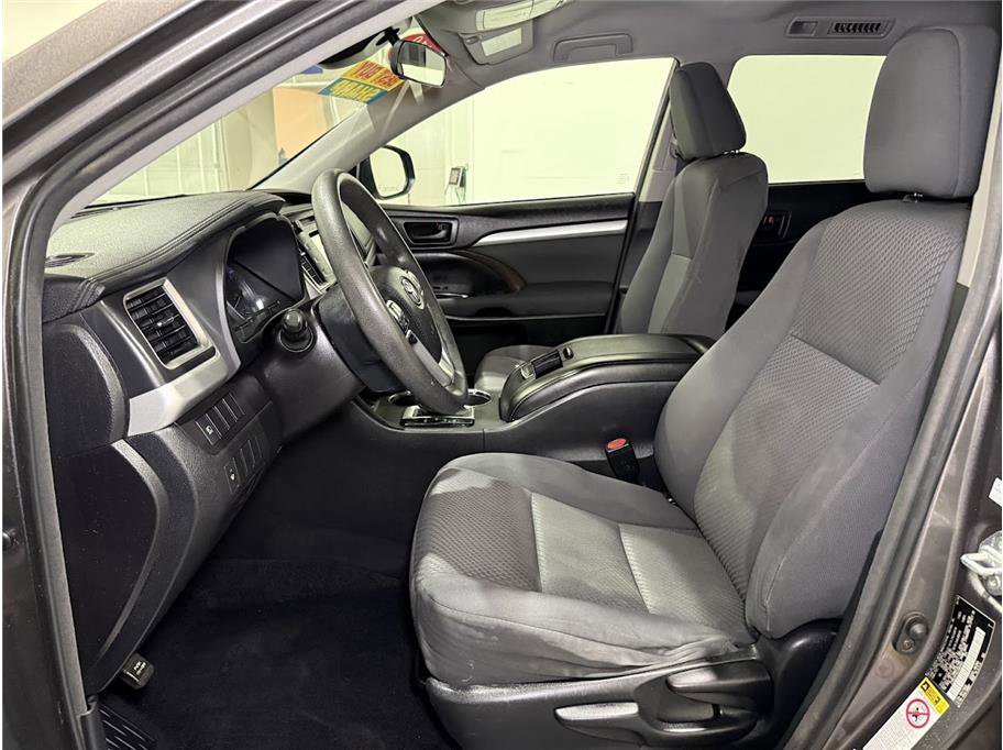 2018 Toyota Highlander LE Sport photo 12