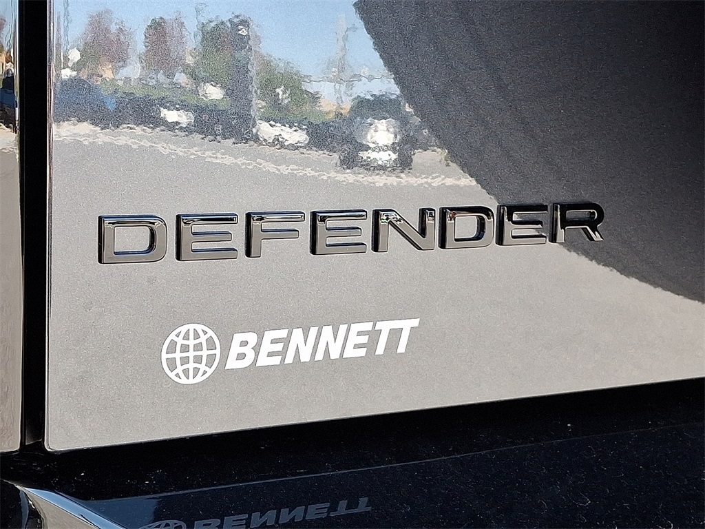 2025 Land Rover Defender 110 V8 photo 21