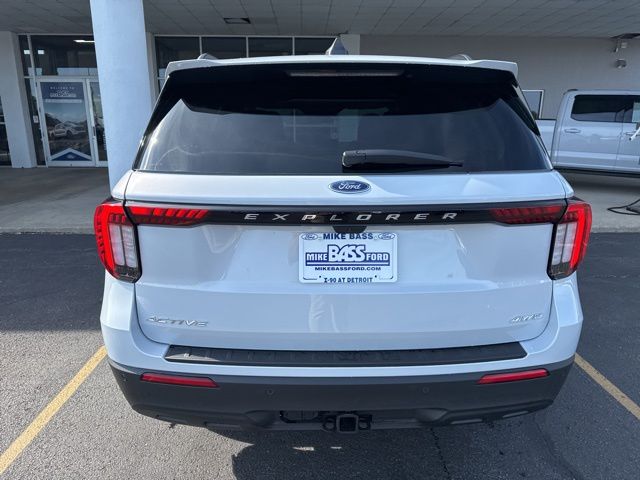 2025 Ford Explorer photo 12