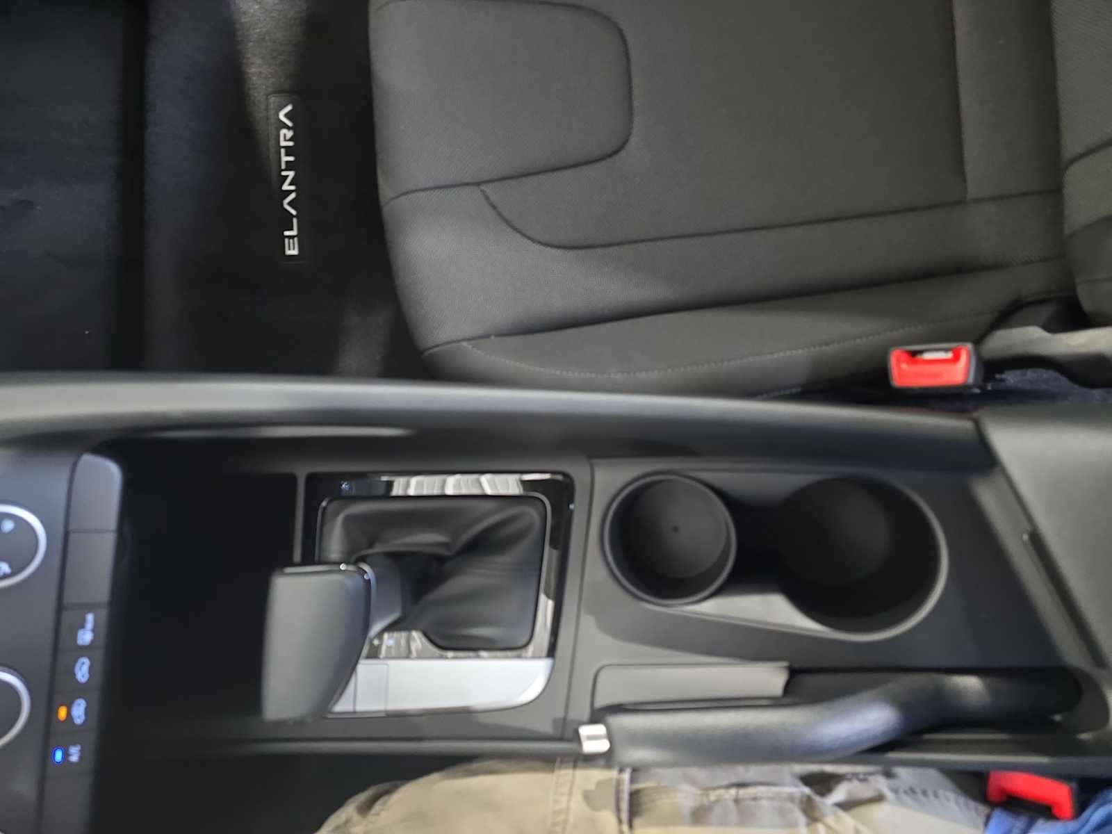 2025 Hyundai Elantra SE photo 26