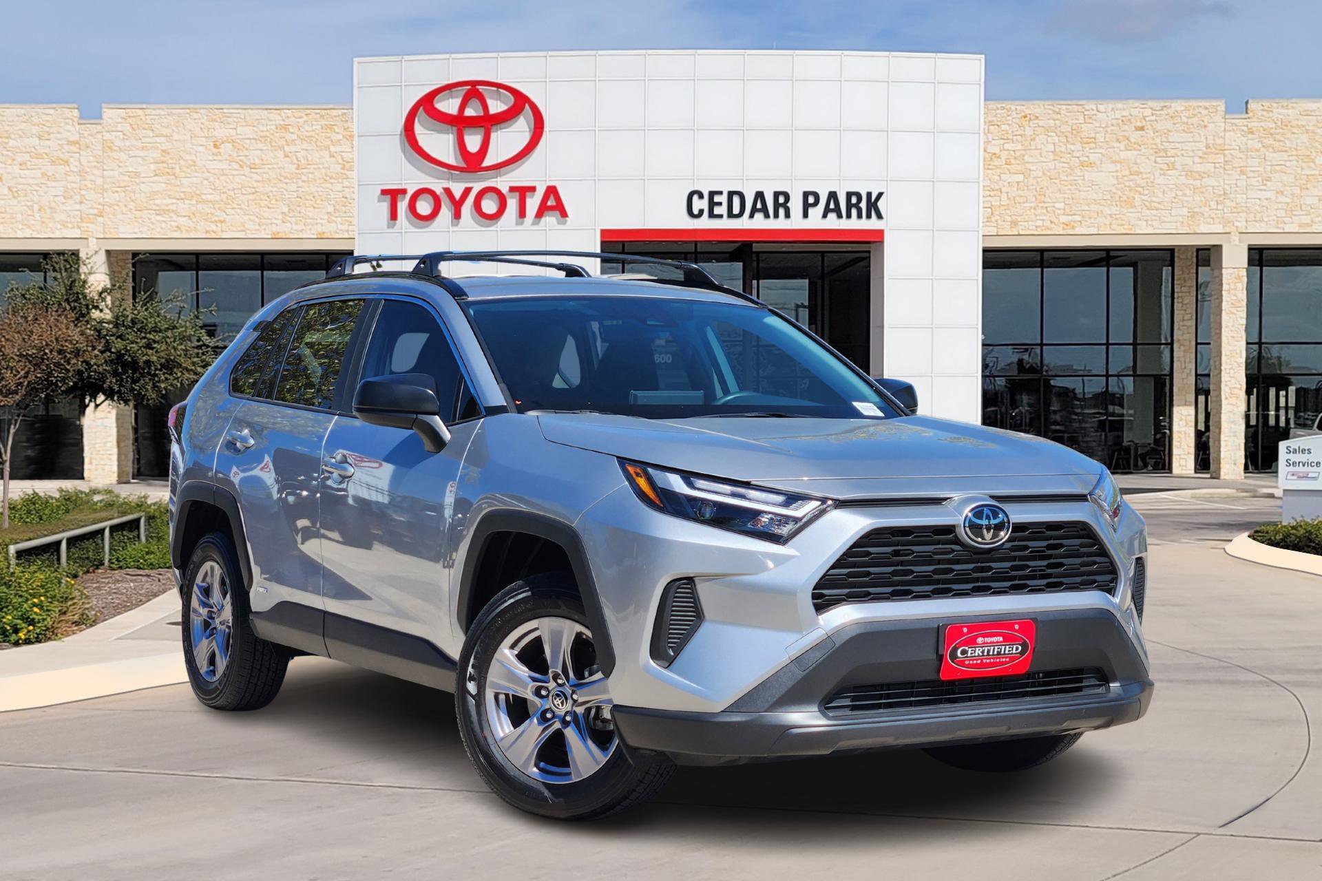 2025 Toyota RAV4 LE's photo