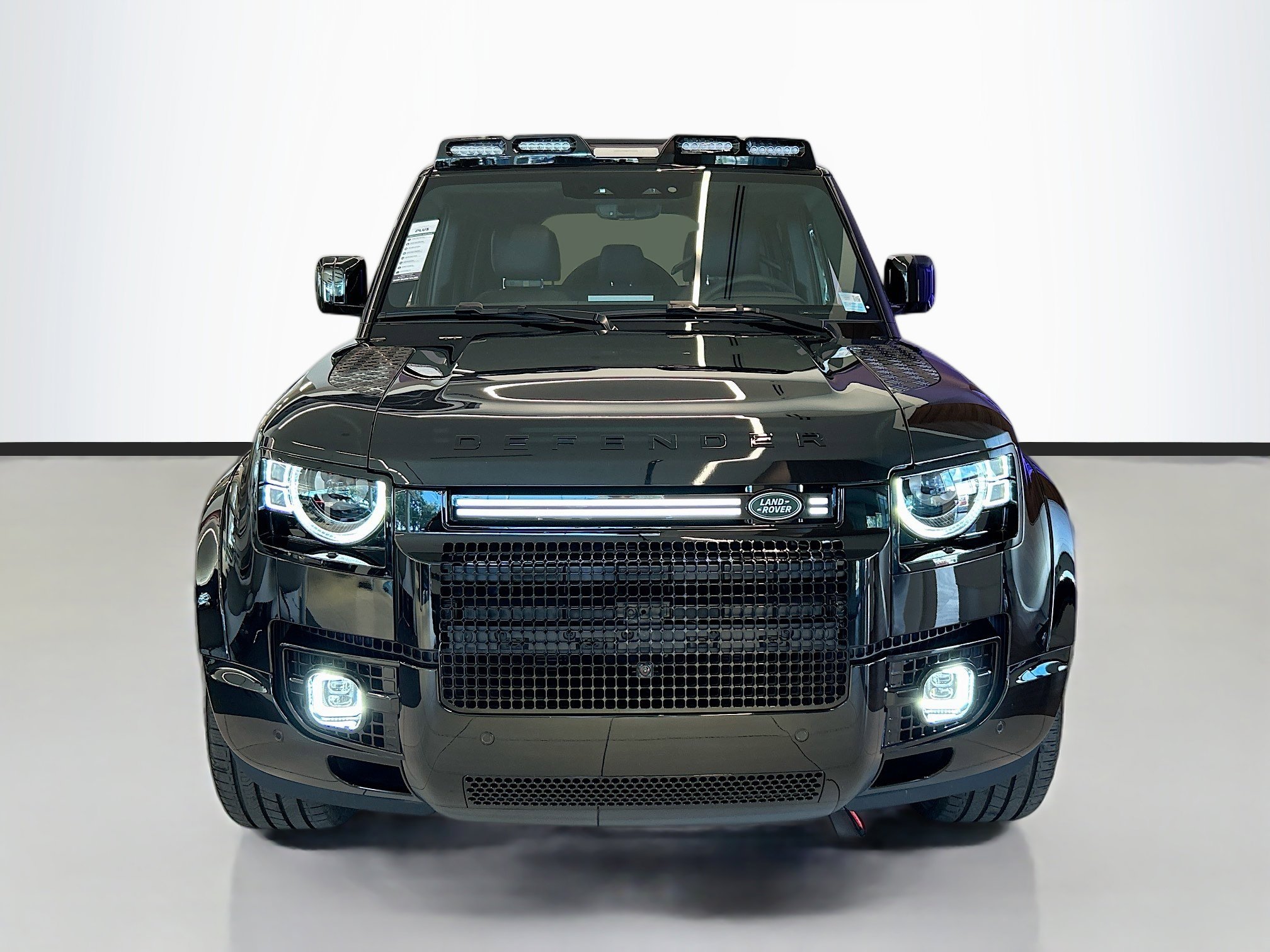 2025 Land Rover Defender X-Dynamic SE's photo