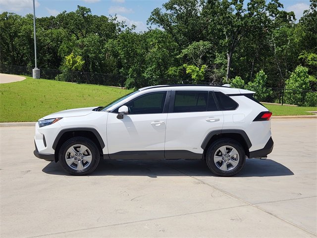2023 Toyota RAV4 Hybrid XLE photo 3