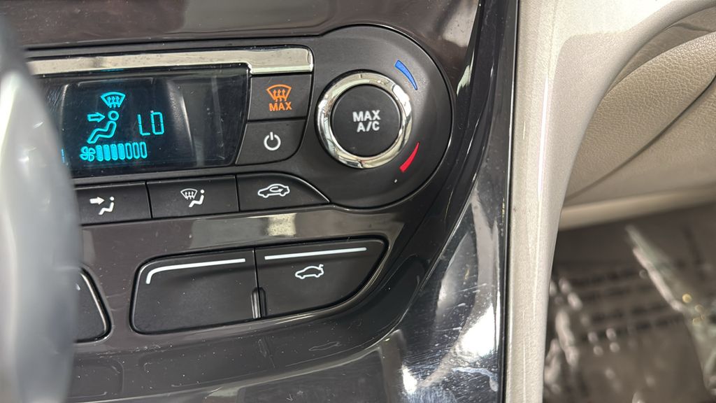 2014 Ford C-Max Hybrid SEL photo 28
