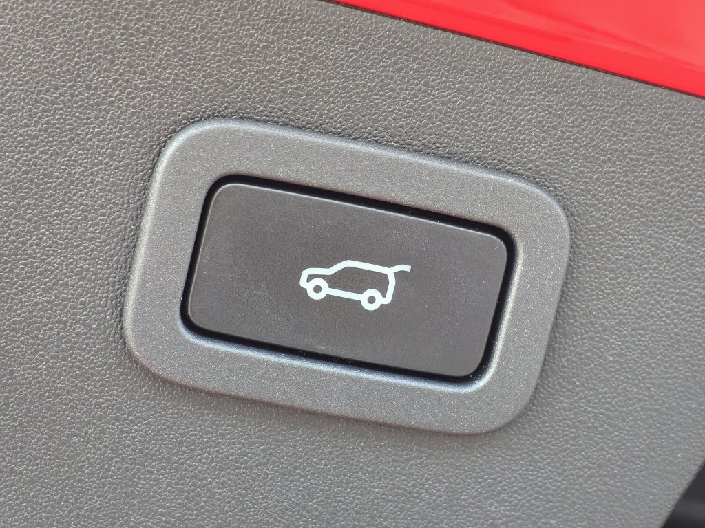2019 Jaguar E-PACE R-Dynamic S photo 22