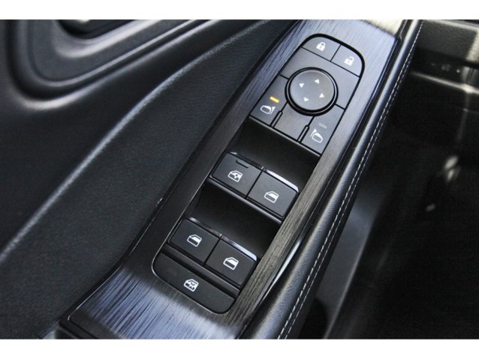 2025 Nissan Rogue SV Black at Robbins Nissan