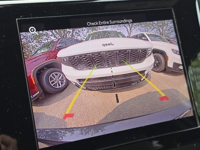 2025 Jeep Grand Cherokee Laredo Altitude photo 4