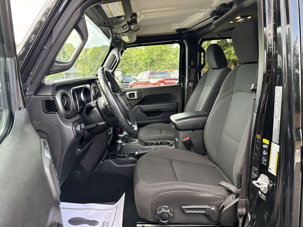 2022 Jeep Gladiator Sport photo 10