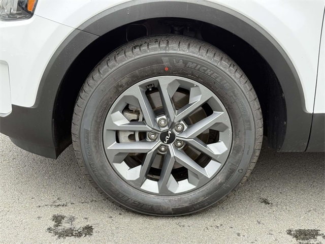 2024 Kia Telluride LX photo 11