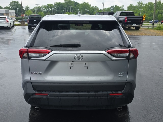 2024 Toyota RAV4 LE photo 7