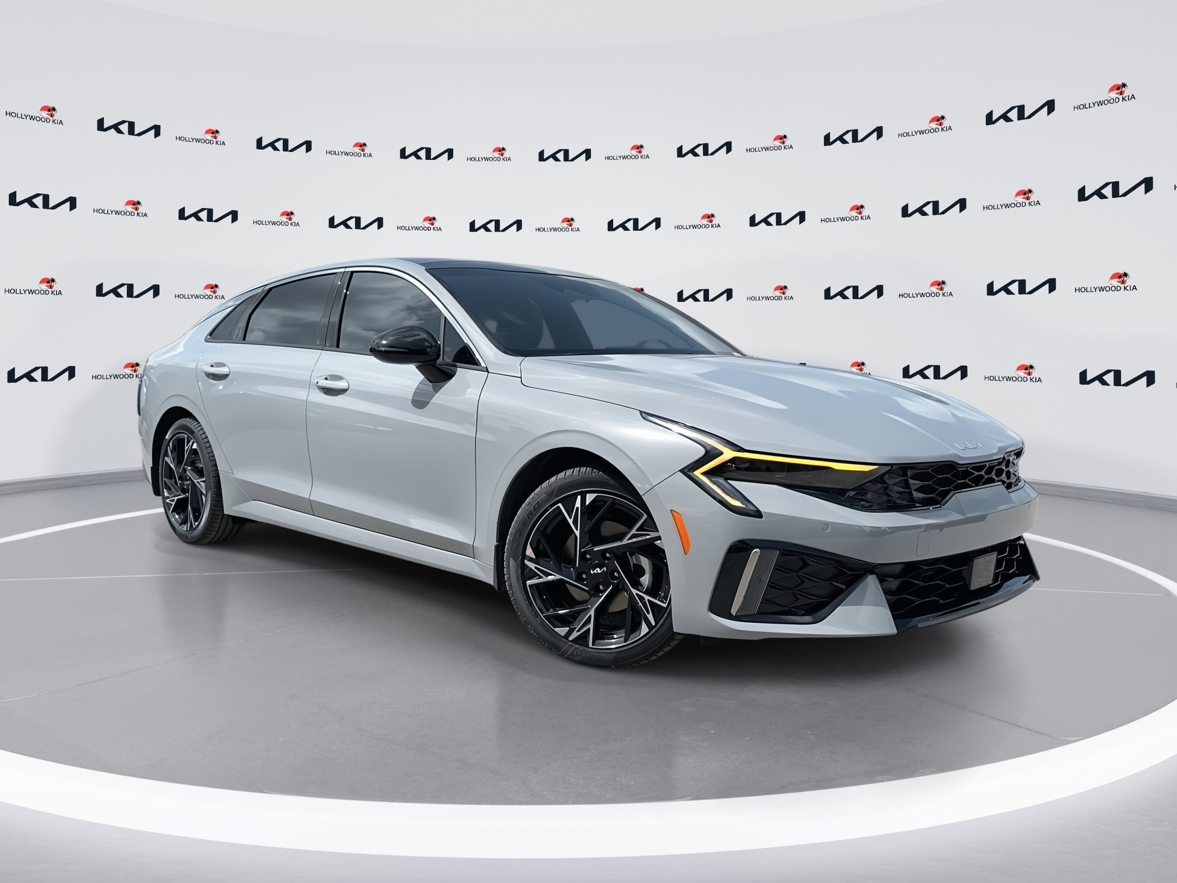 2025 Kia K5 GT-Line photo 2