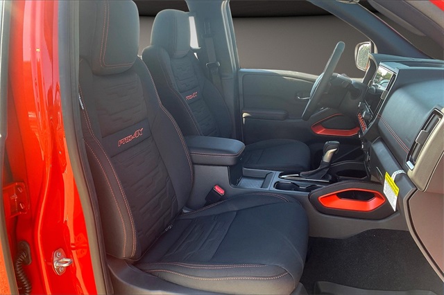 2025 Nissan Frontier PRO-4X photo 11