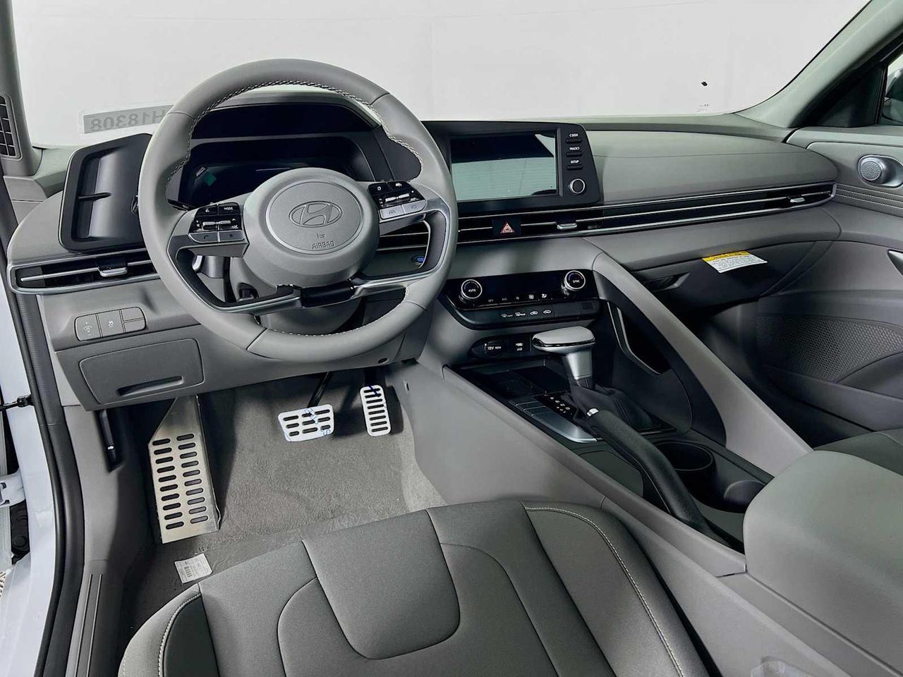 2025 Hyundai Elantra SEL Sport photo 3