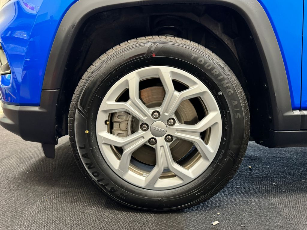 2024 Jeep Compass Latitude photo 19