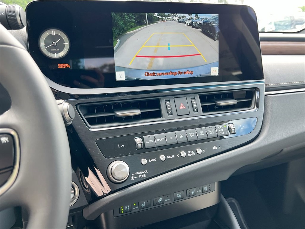 2025 Lexus ES 350 photo 15
