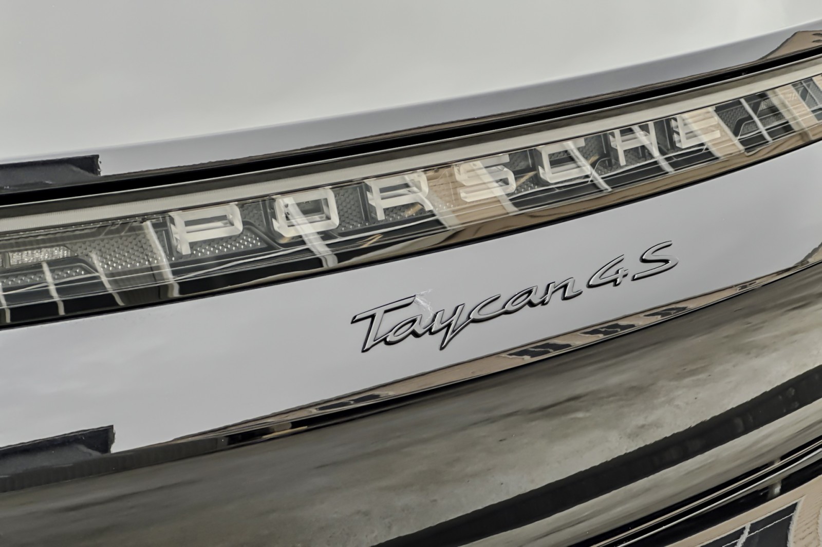 2025 Porsche Taycan 4S photo 27