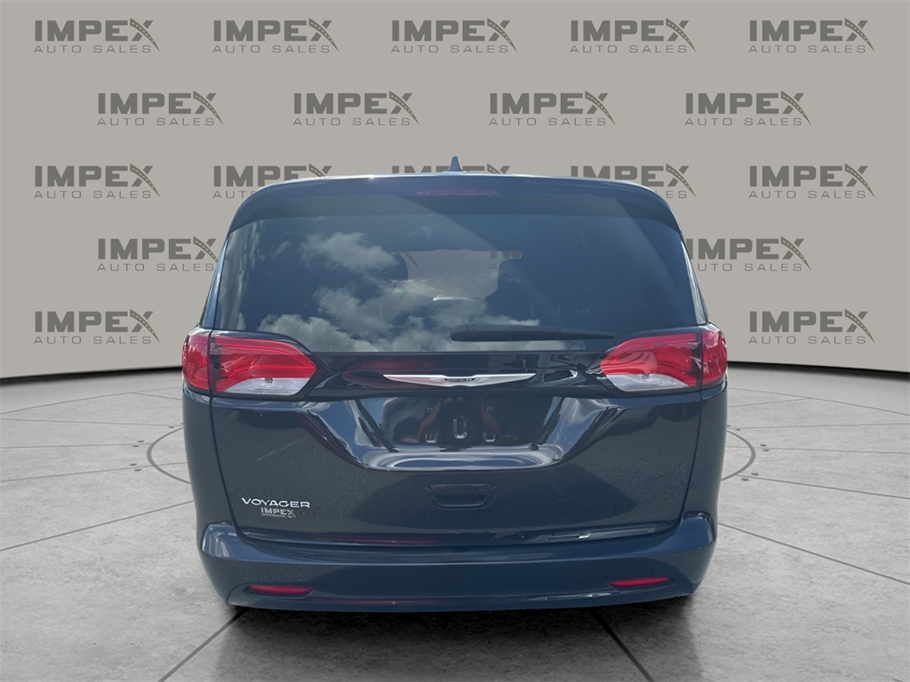 2023 Chrysler Voyager LX photo 3