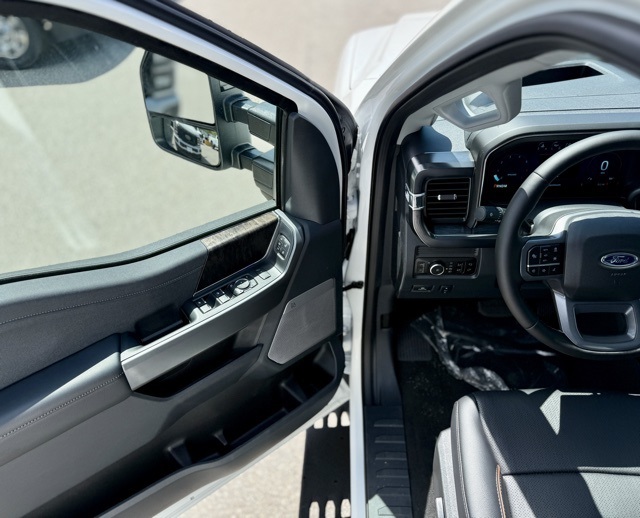 2025 Ford F-350 Lariat photo 13