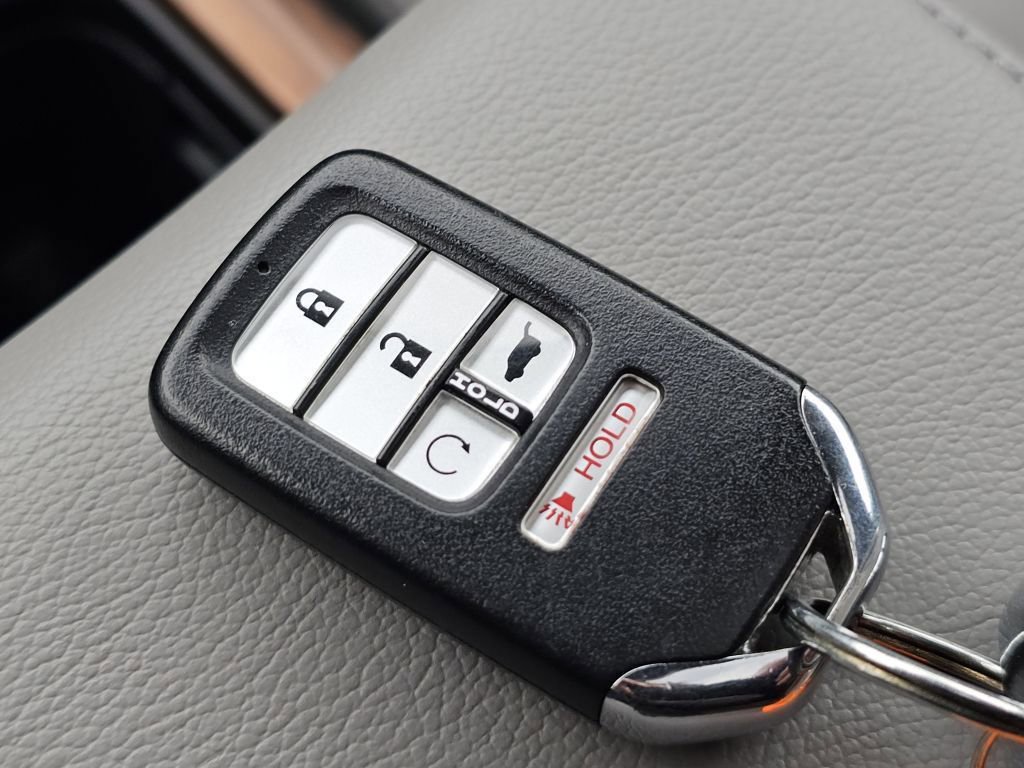 2022 Honda CR-V Hybrid Touring photo 30