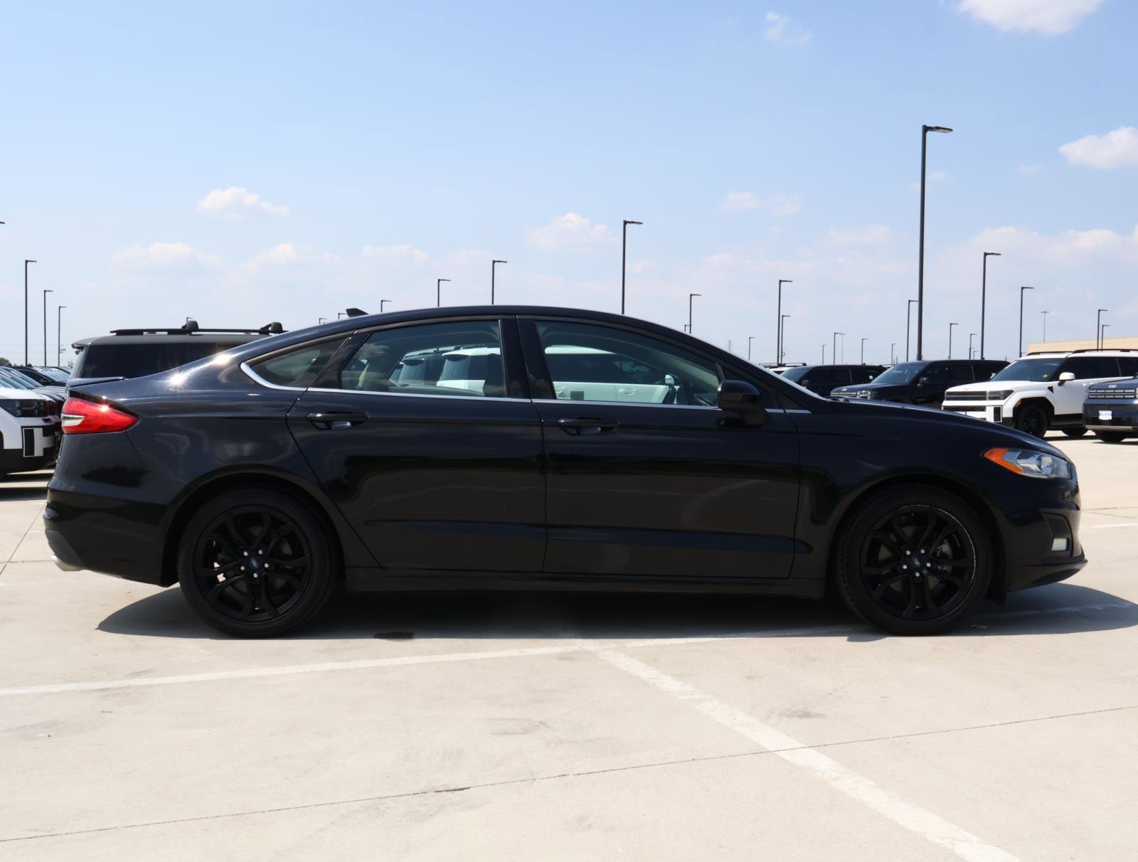 2020 Ford Fusion SE photo 4