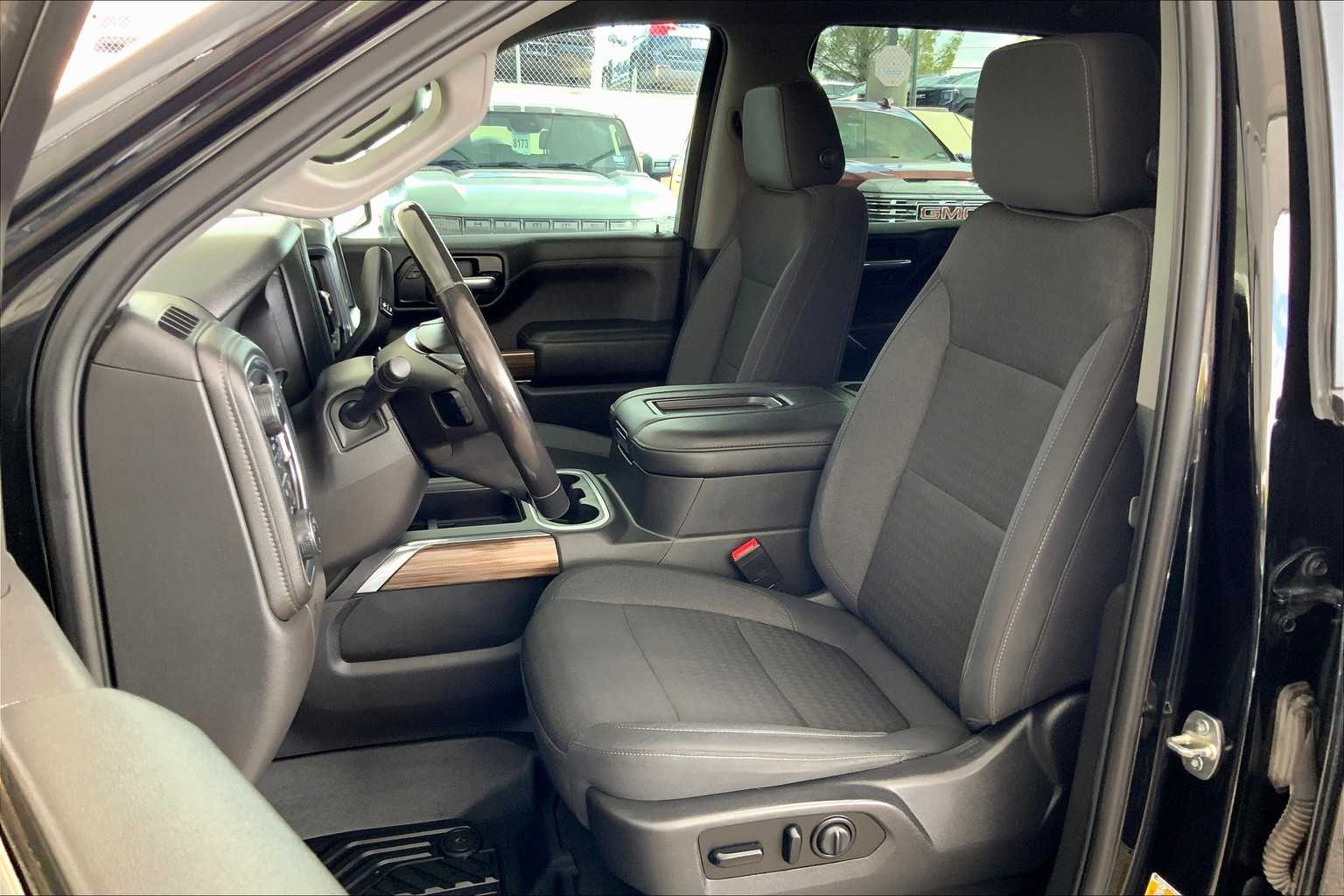 2021 Chevrolet Silverado 1500 RST photo 5