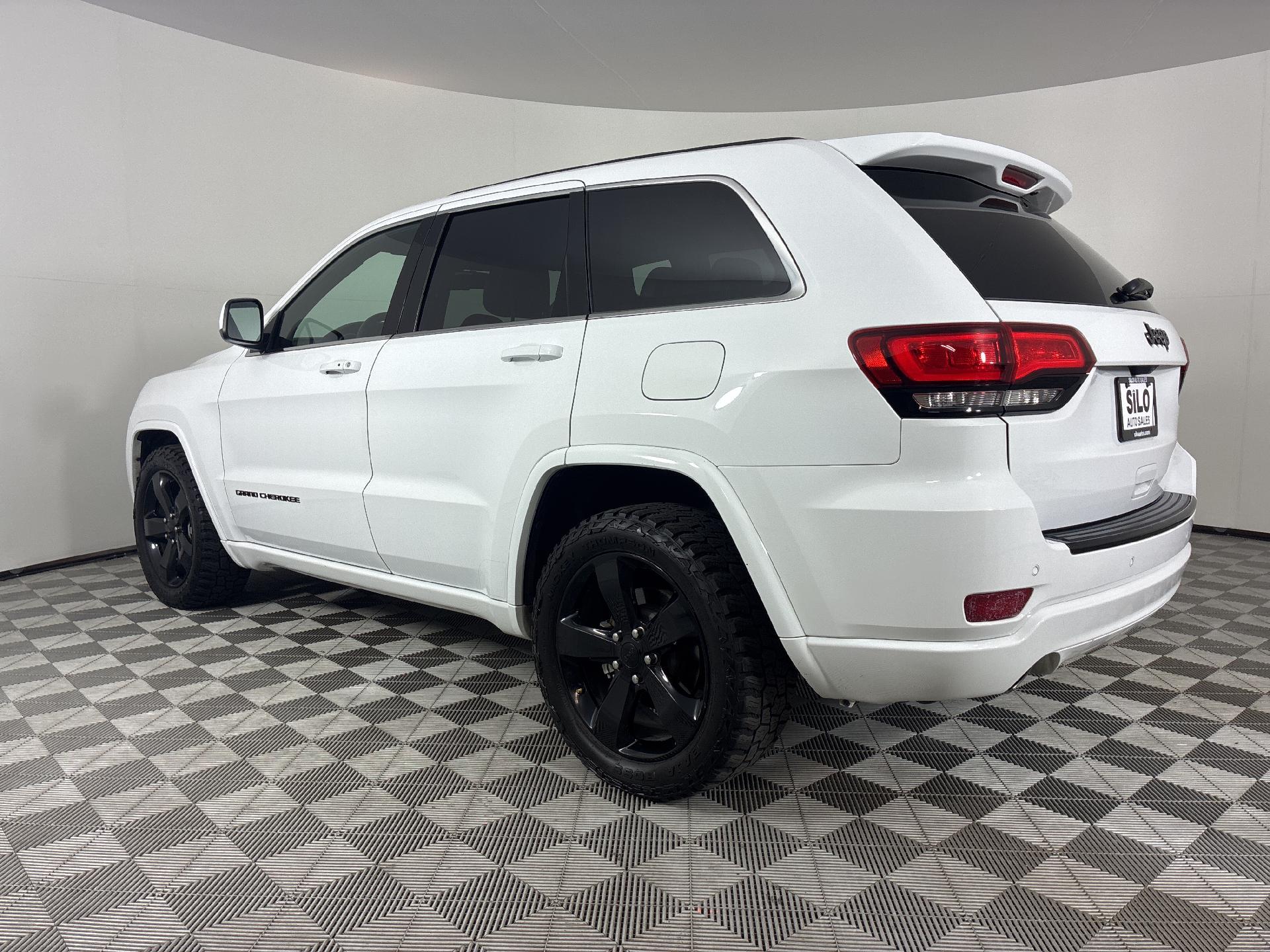 2015 Jeep Grand Cherokee Laredo photo 2