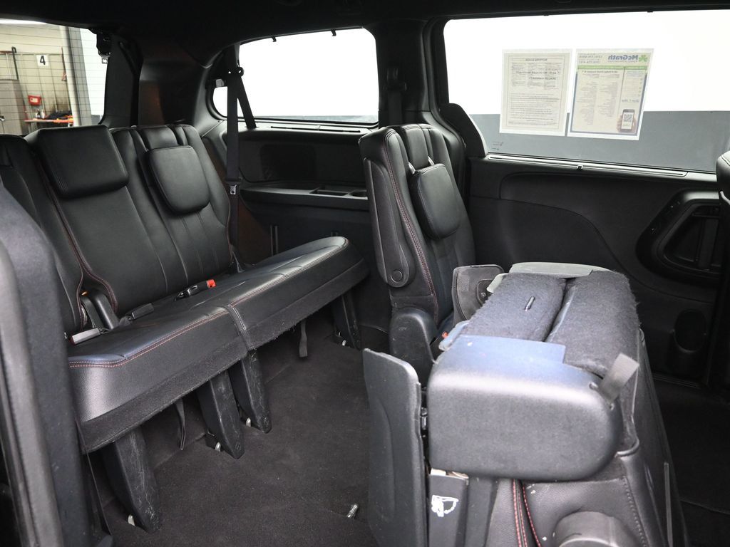 2016 Dodge Grand Caravan R/T photo 7