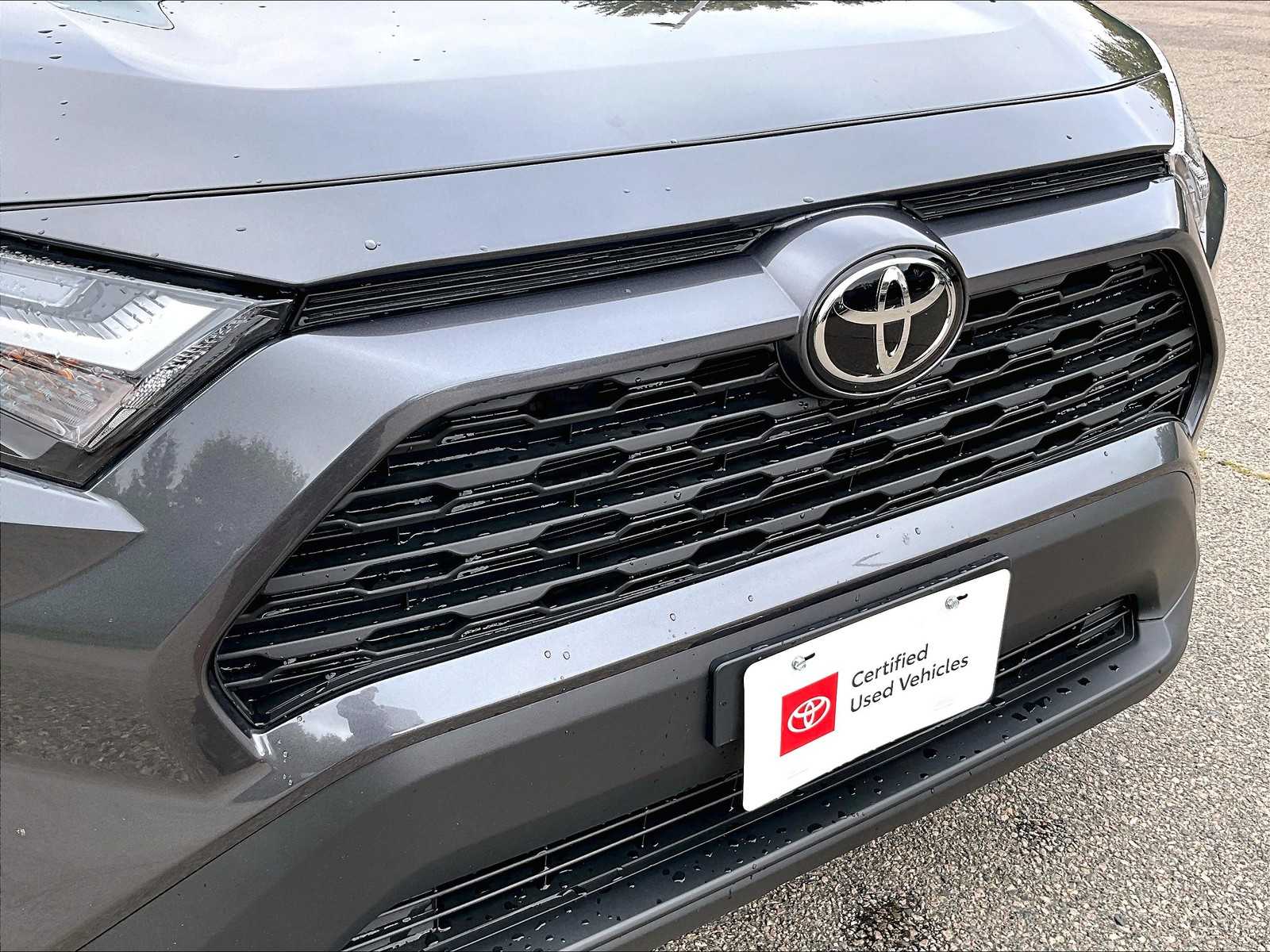 2025 Toyota RAV4 XLE photo 31