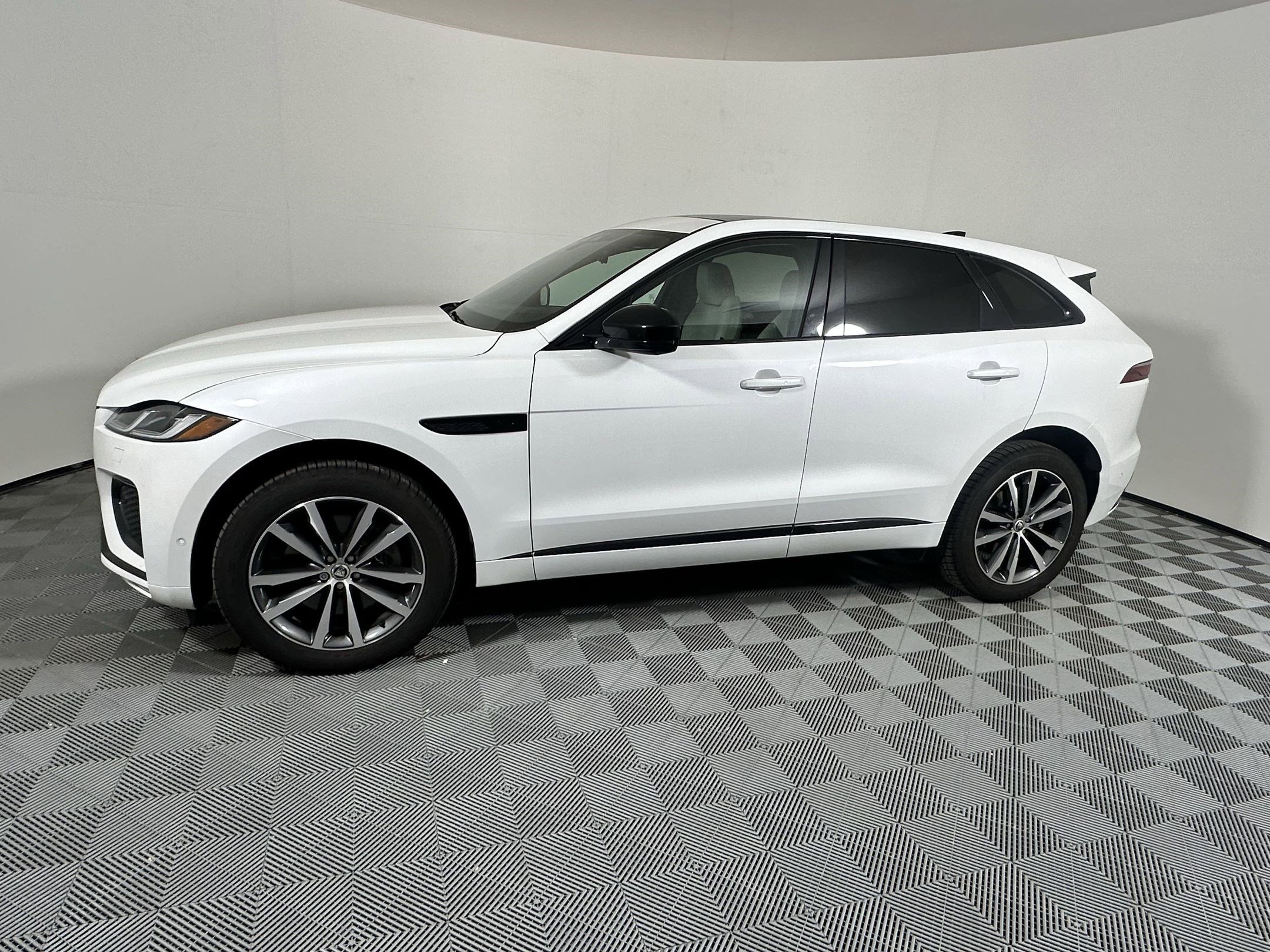 2026 Jaguar F-PACE P400 R-Dynamic S photo 2