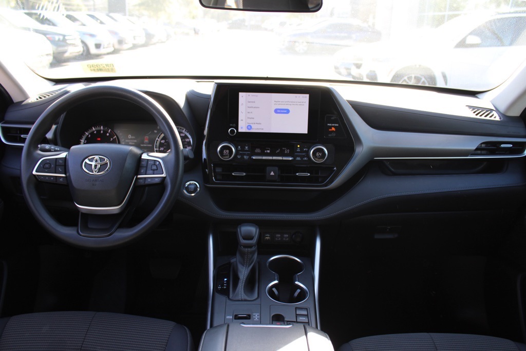 2023 Toyota Highlander L photo 13