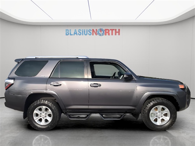 2014 Toyota 4Runner SR5 photo 4