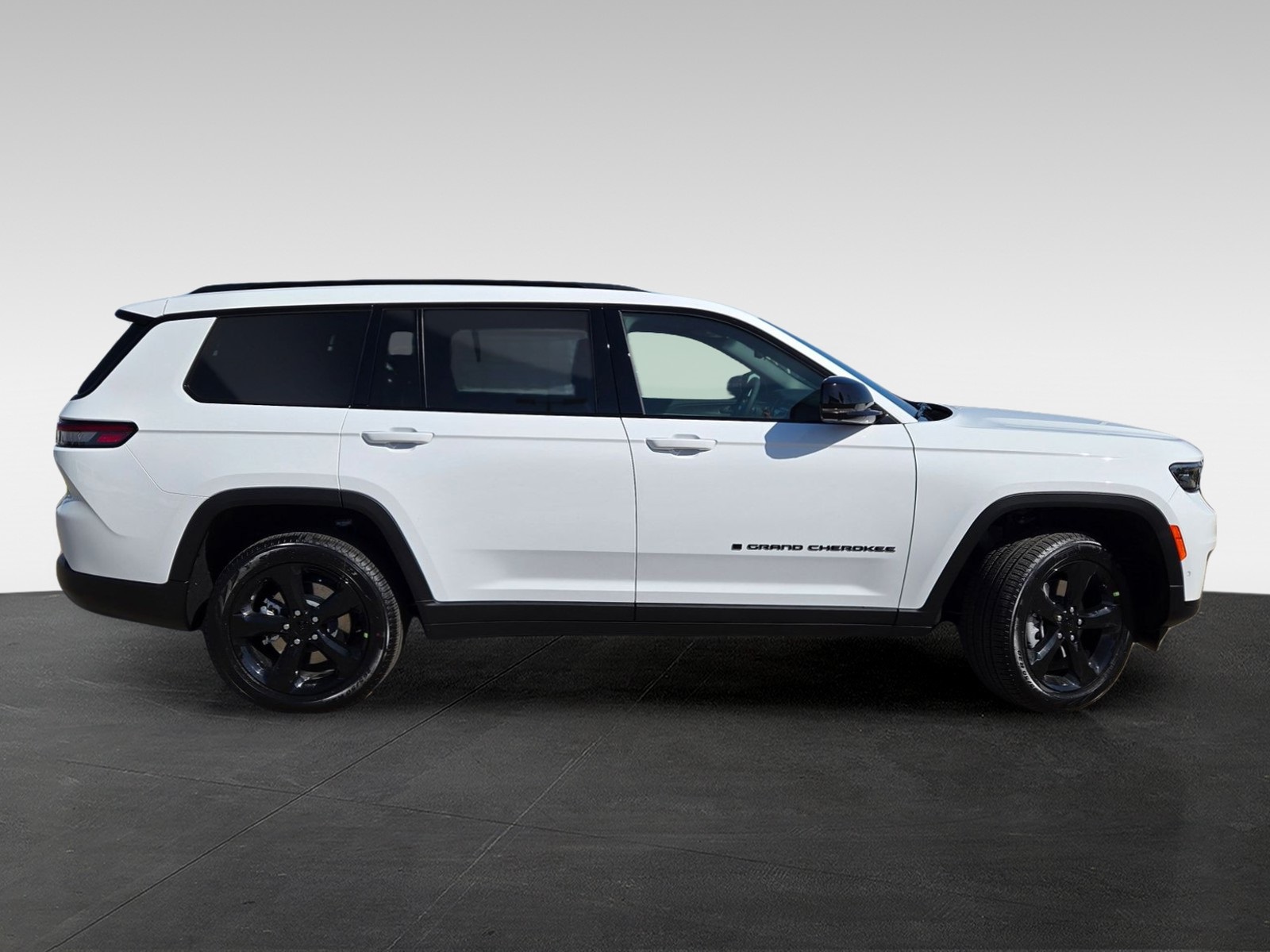 2025 Jeep Grand Cherokee Limited photo 3