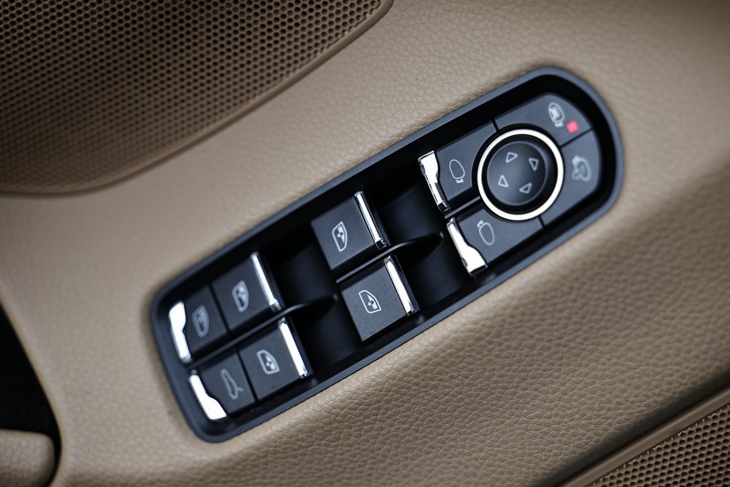 2015 Porsche Panamera Base photo 20
