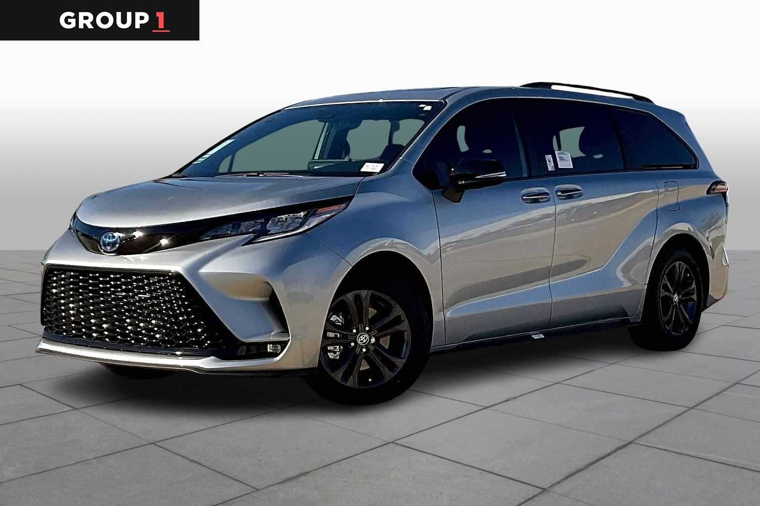 2025 Toyota Sienna XSE's photo