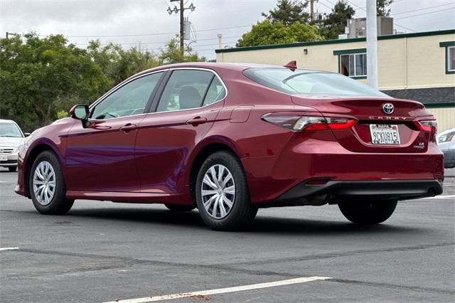 2022 Toyota Camry Hybrid LE photo 5