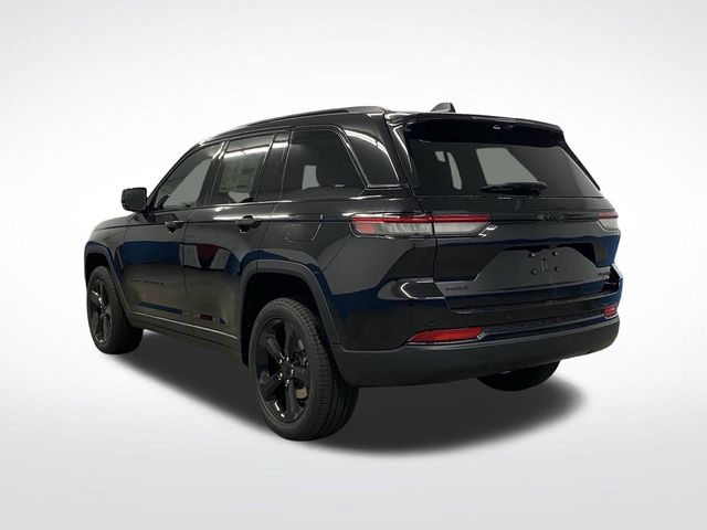 2025 Jeep Grand Cherokee Limited photo 3