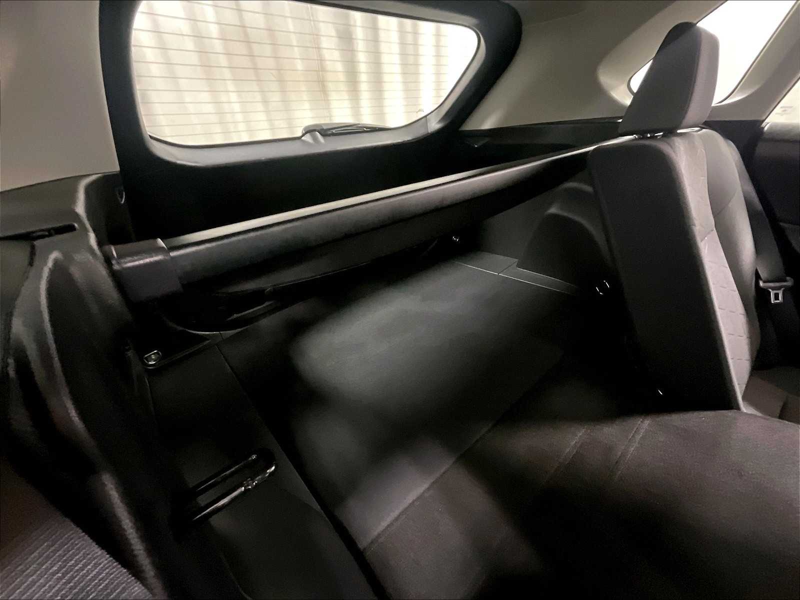 2023 Toyota RAV4 XLE photo 17