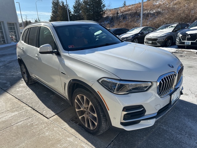 2022 BMW X5 45e's photo