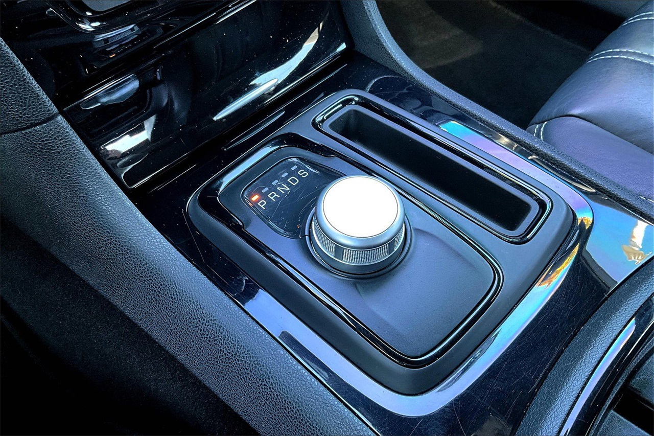 2019 Chrysler 300 S photo 28