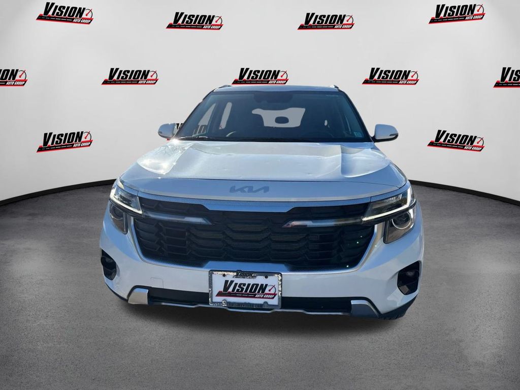 2024 Kia Seltos S photo 2