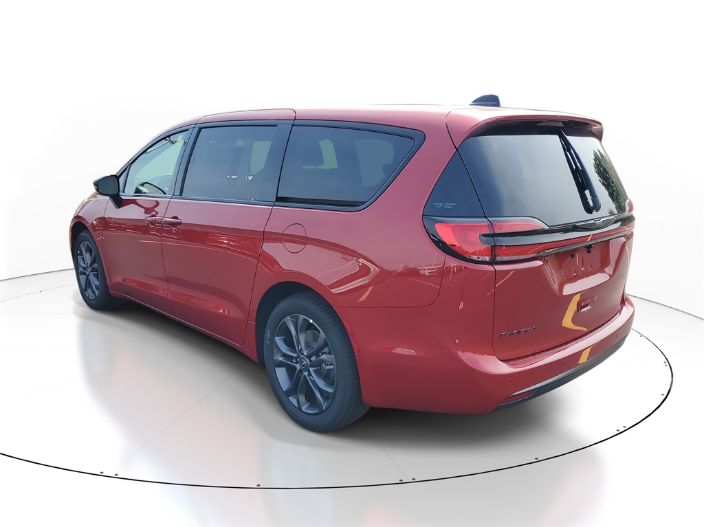 2026 Chrysler Pacifica photo 3