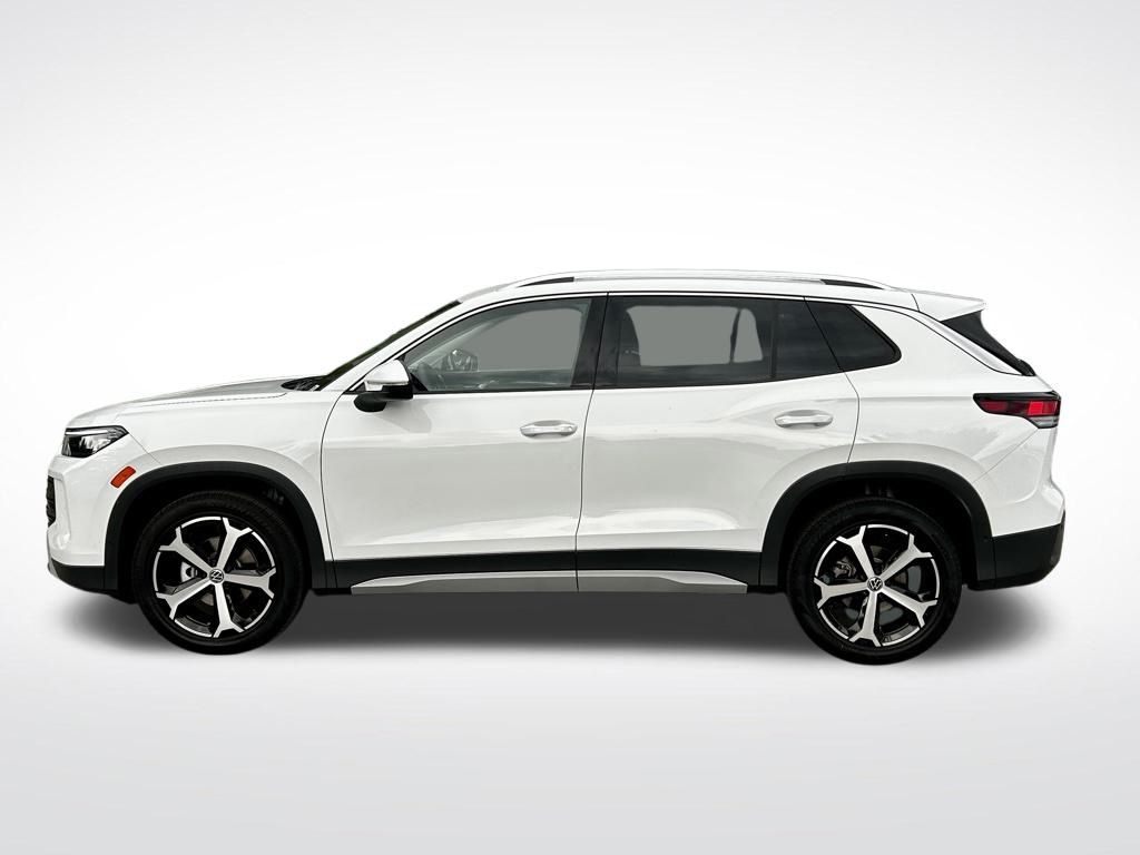 2025 Volkswagen Tiguan SE photo 3
