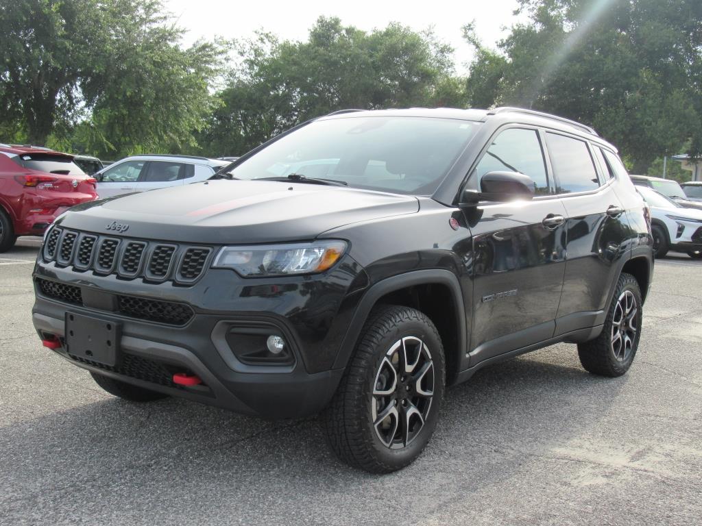 2024 Jeep Compass Trailhawk photo 2